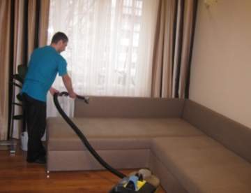 Химчистка мебели профессионалами: 5 причин сделать это дома