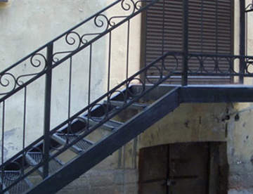 Виды металлических лестниц